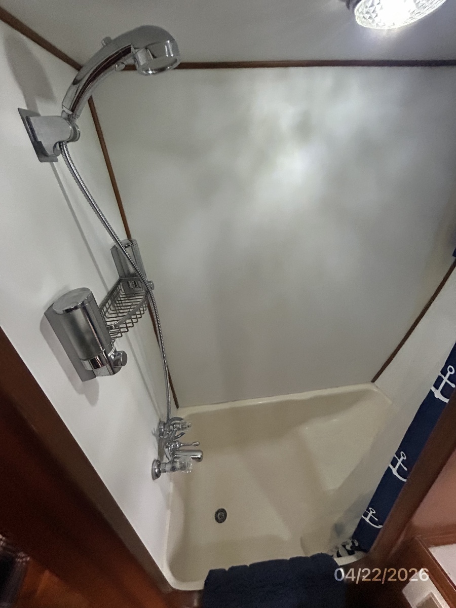 49' DeFever master stateroom shower
