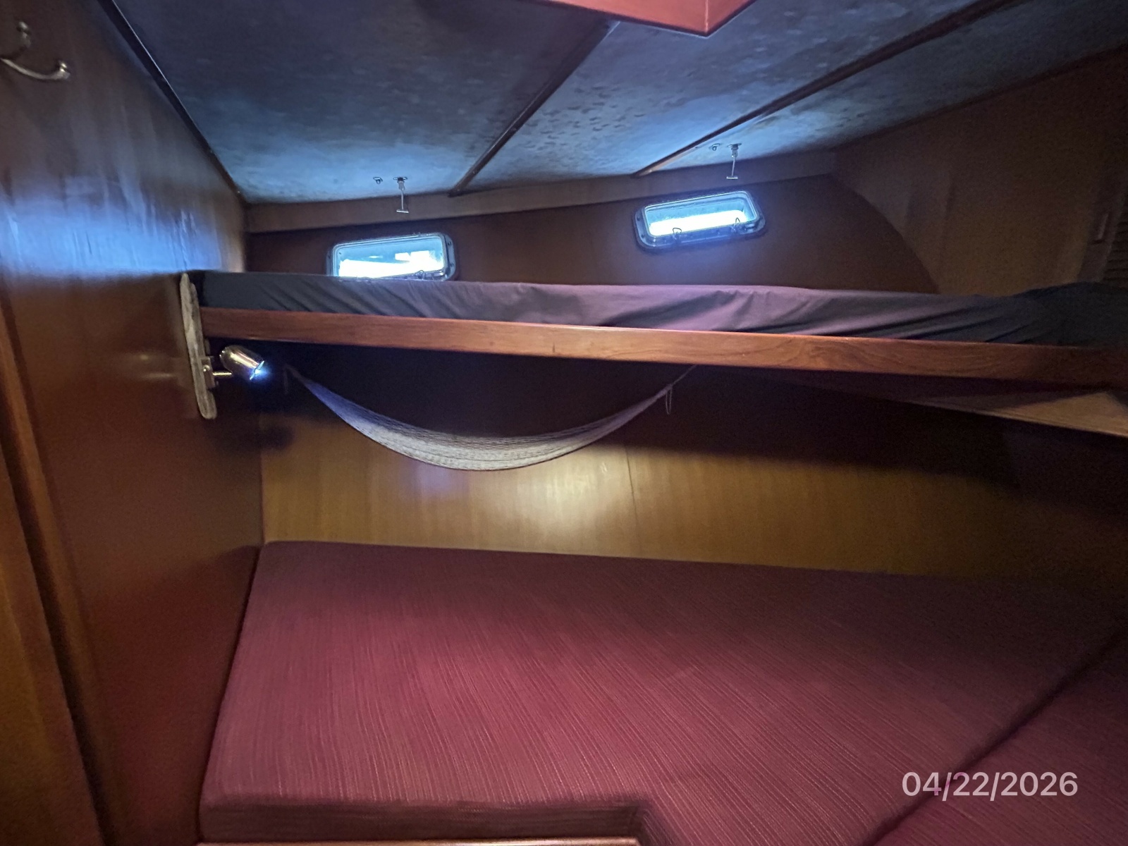 49' DeFever guest stateroom port