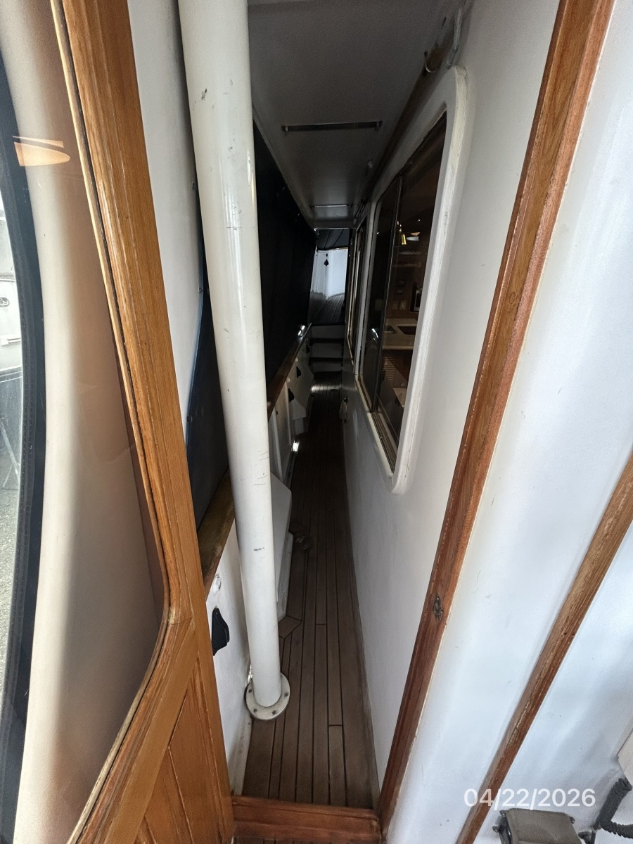 49' DeFever port side deck2