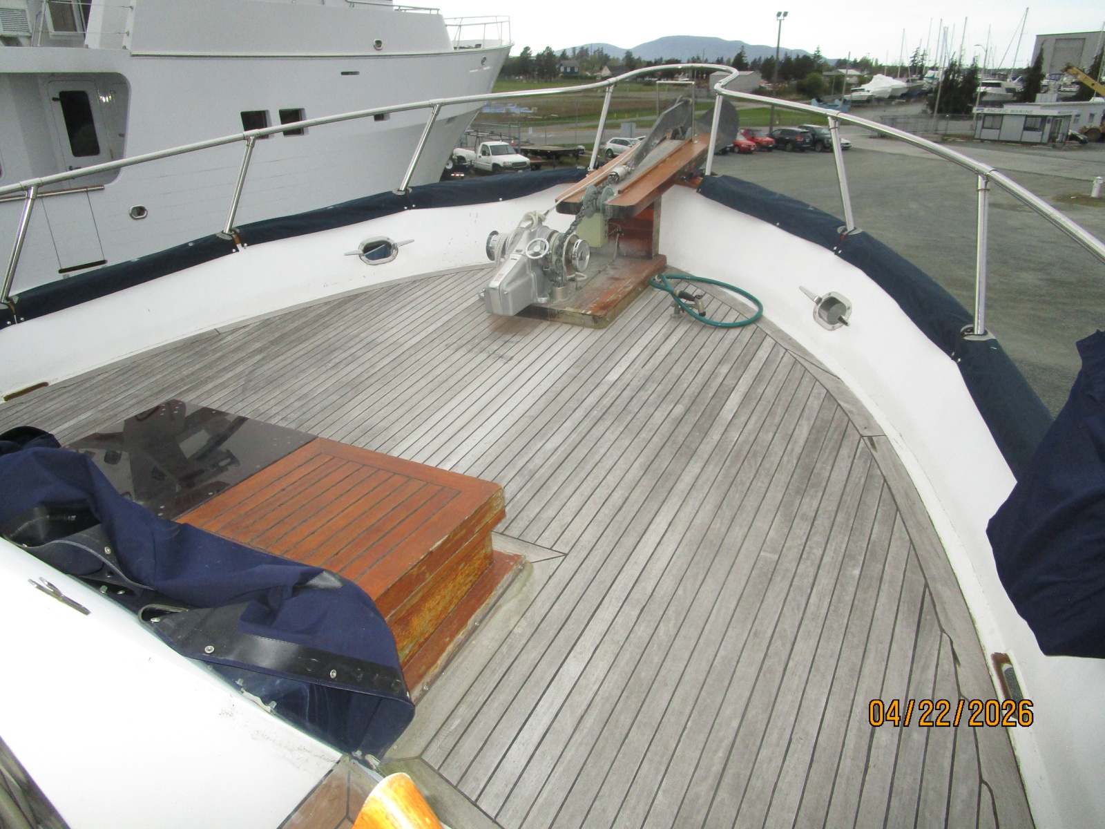 49' DeFever foredeck
