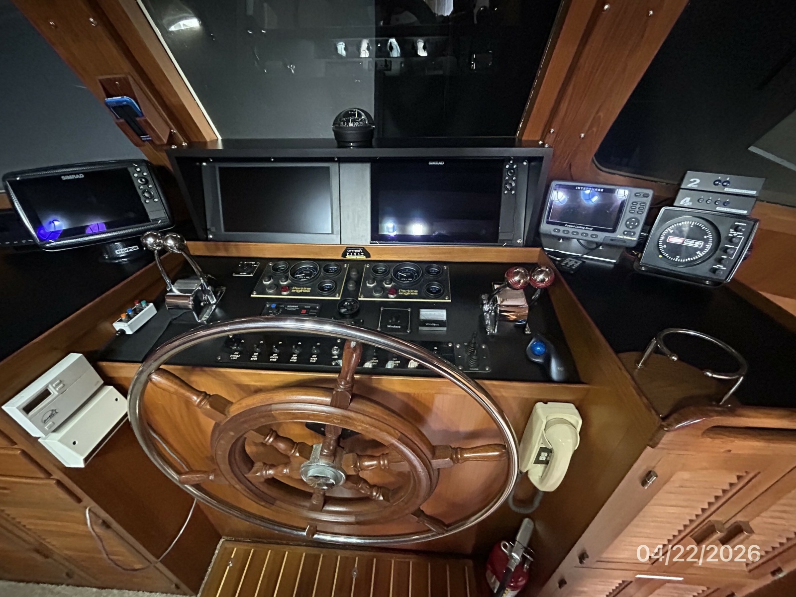 49' DeFever pilothouse helm3