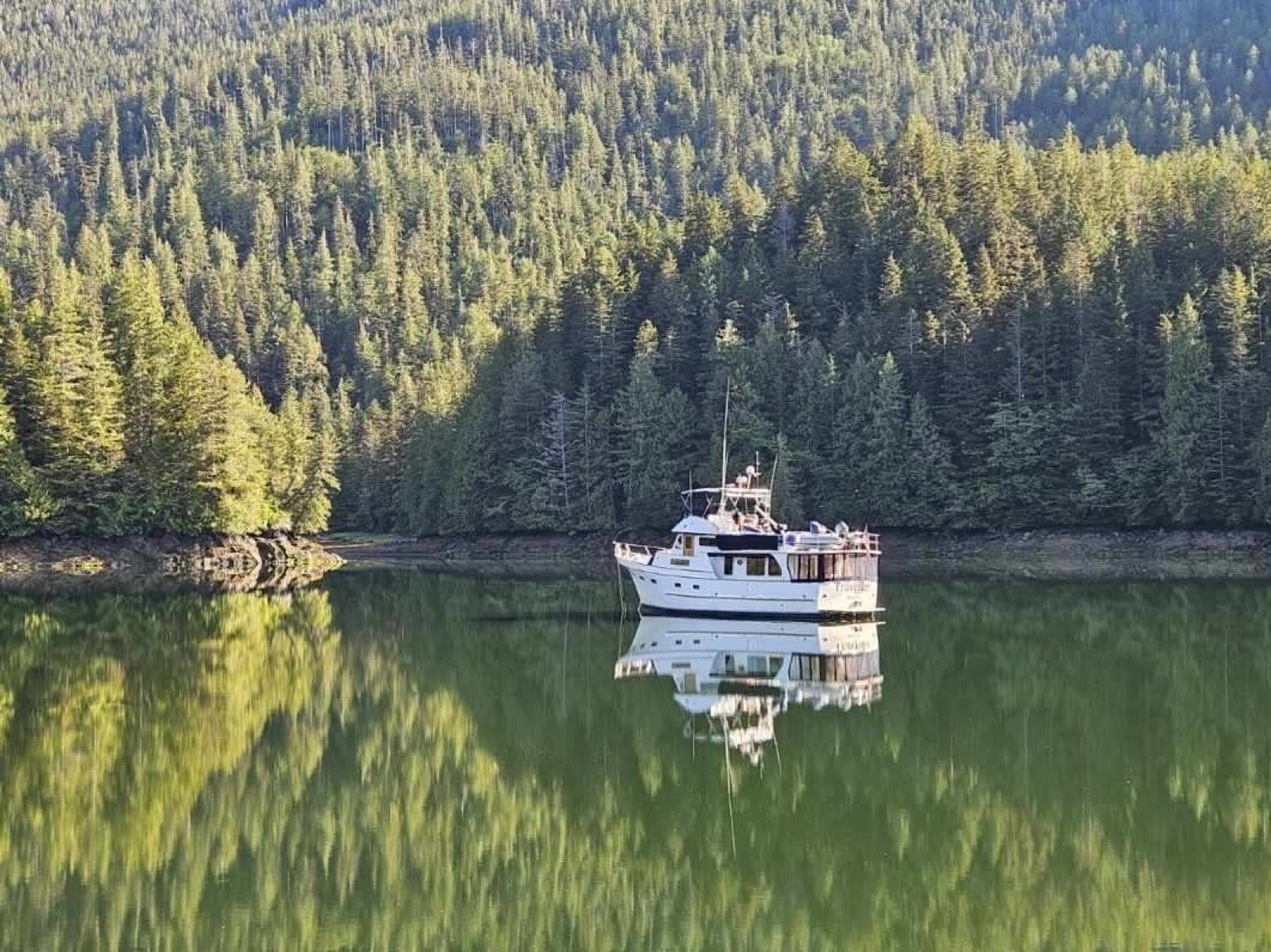 49' DeFever port aft profile