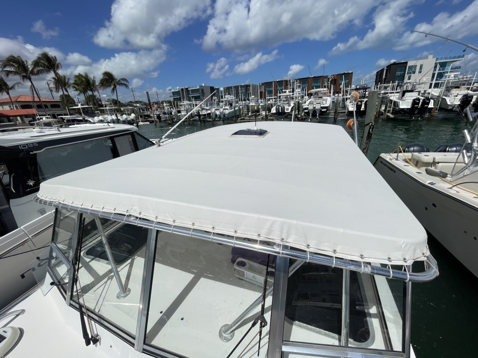 32ft Twin Vee Yacht For Sale