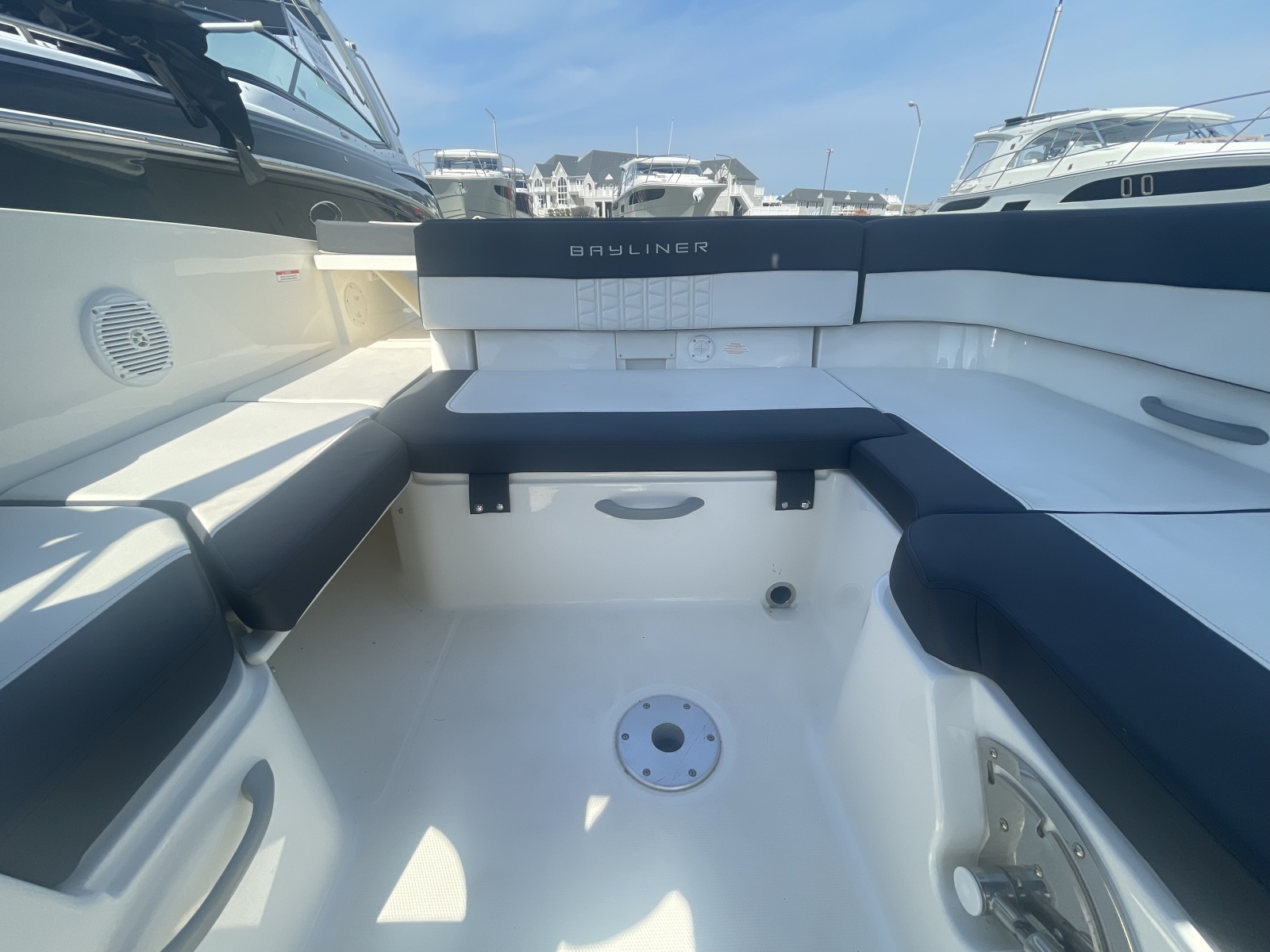 2019 Bayliner VR6 Bowrider I/O