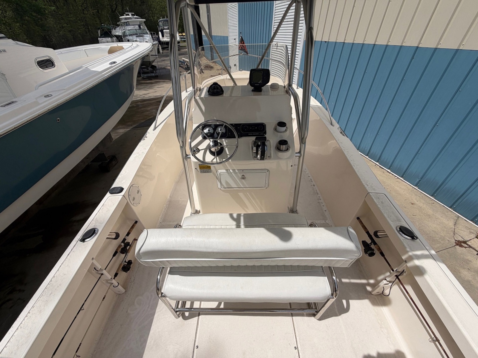 2004 Sea Hunt Triton 202
