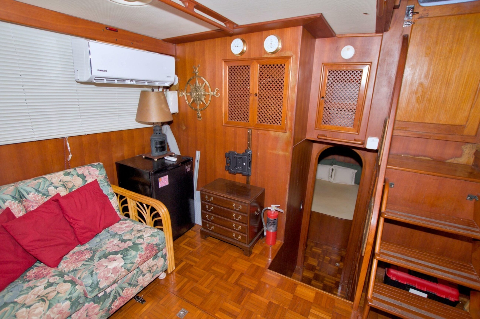 1984 Present Yachts 42 Sundeck