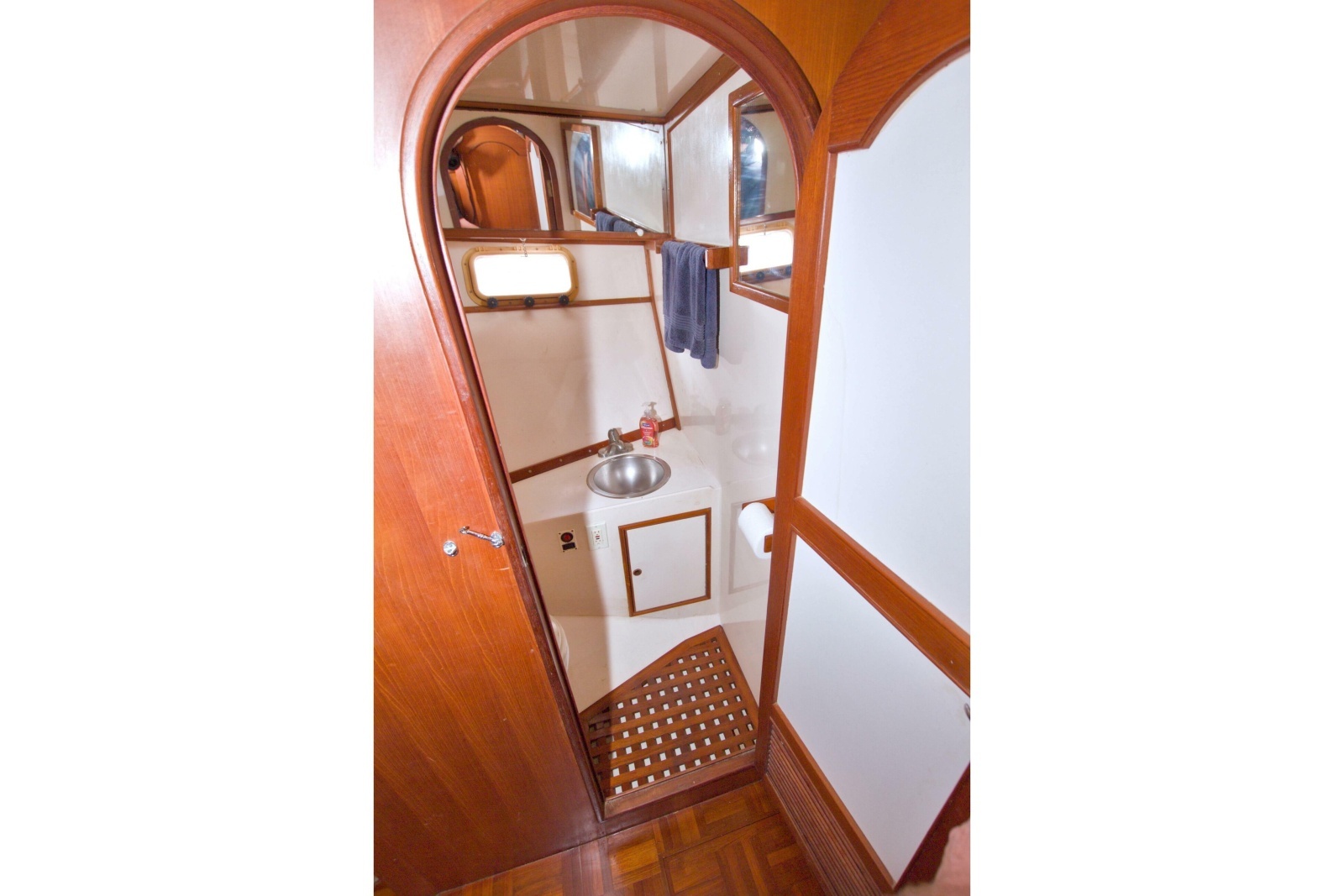 1984 Present Yachts 42 Sundeck