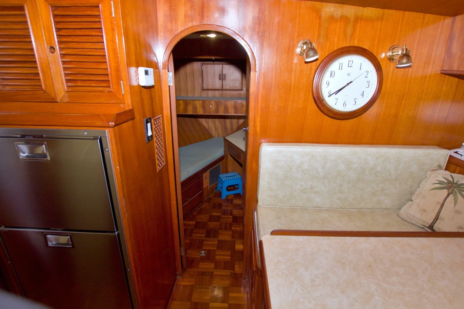 1984 Present Yachts 42 Sundeck