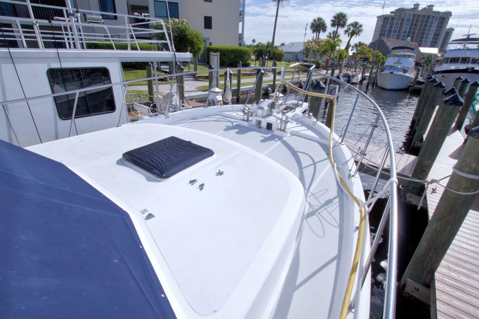 1984 Present Yachts 42 Sundeck