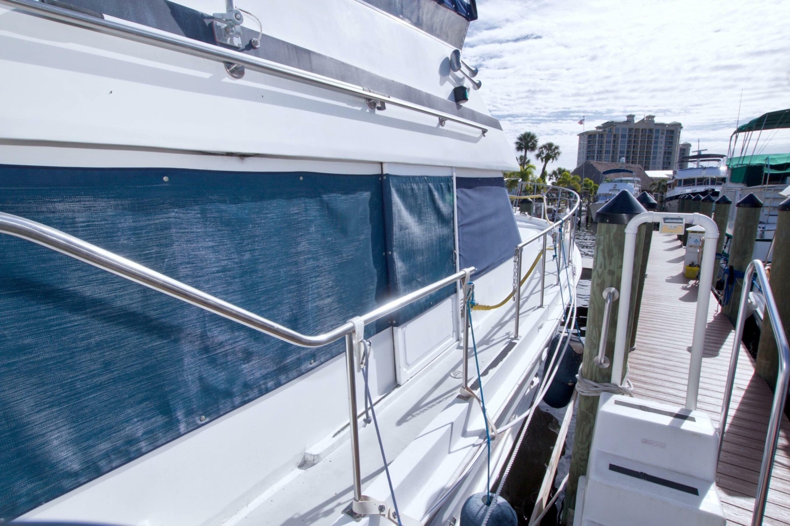 1984 Present Yachts 42 Sundeck