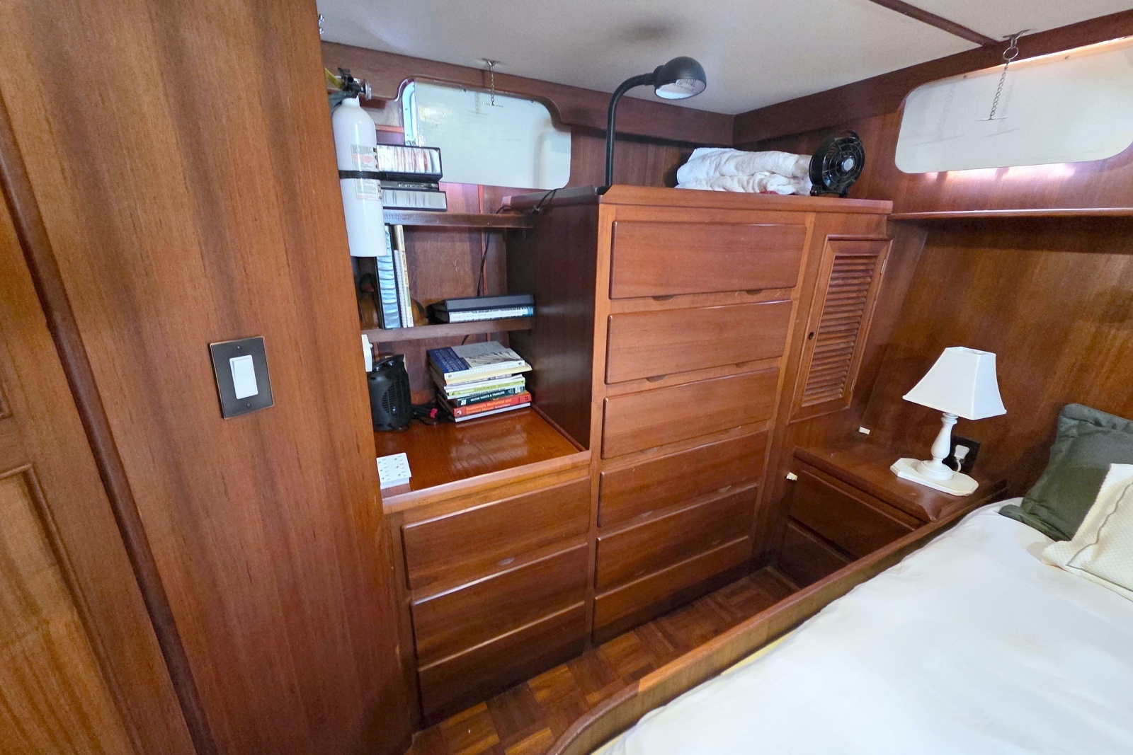 1984 Present Yachts 42 Sundeck
