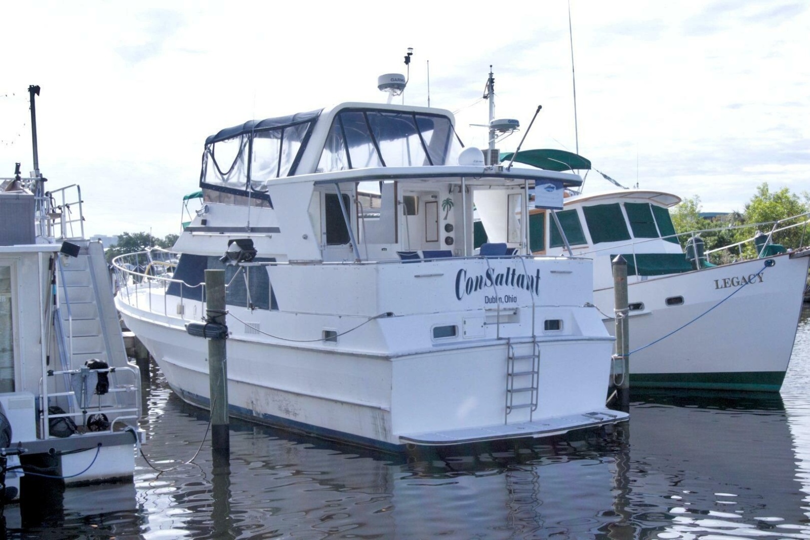 1984 Present Yachts 42 Sundeck