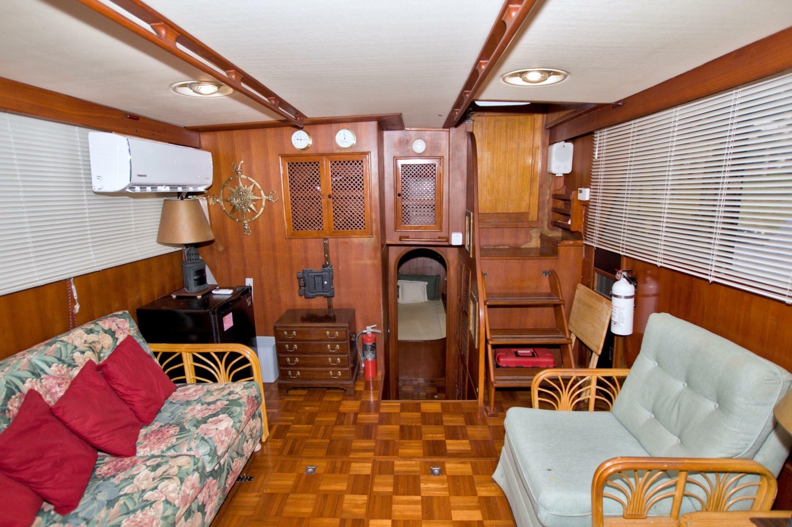 1984 Present Yachts 42 Sundeck