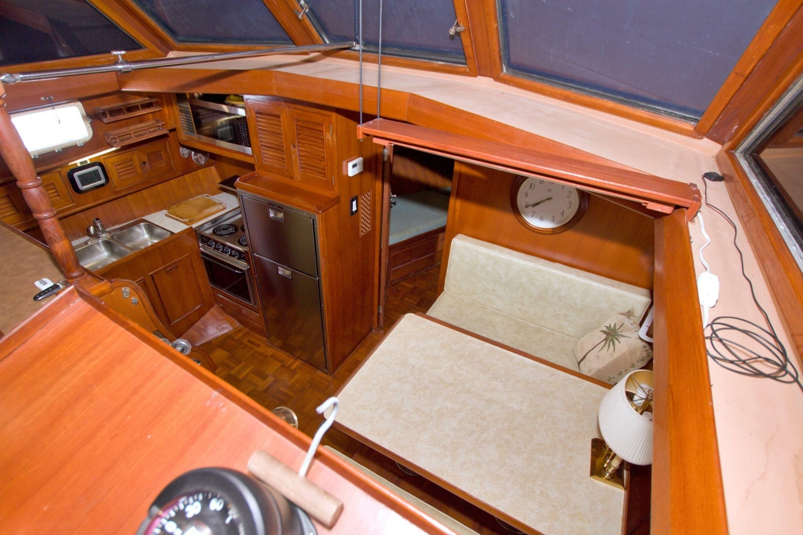1984 Present Yachts 42 Sundeck