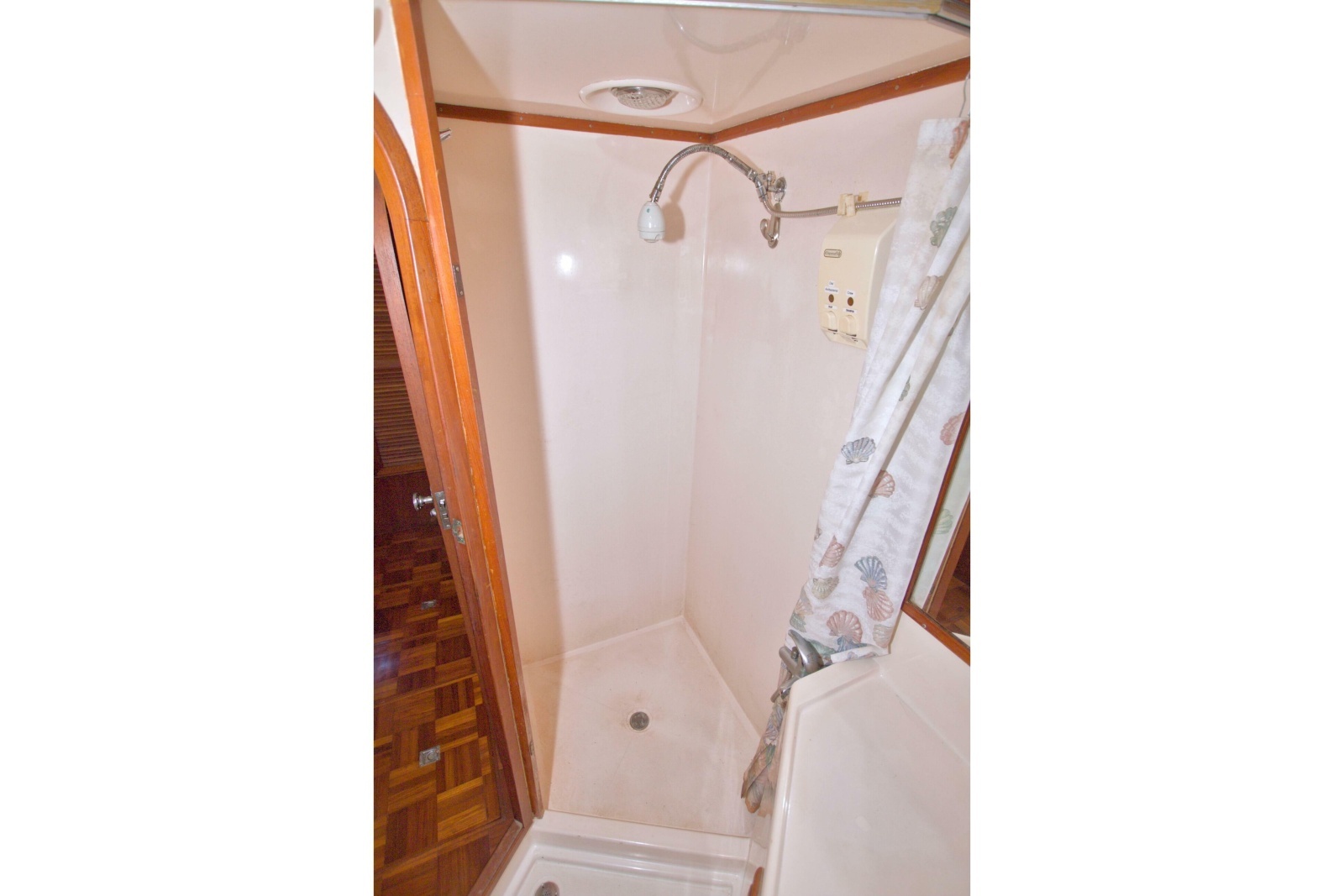 1984 Present Yachts 42 Sundeck