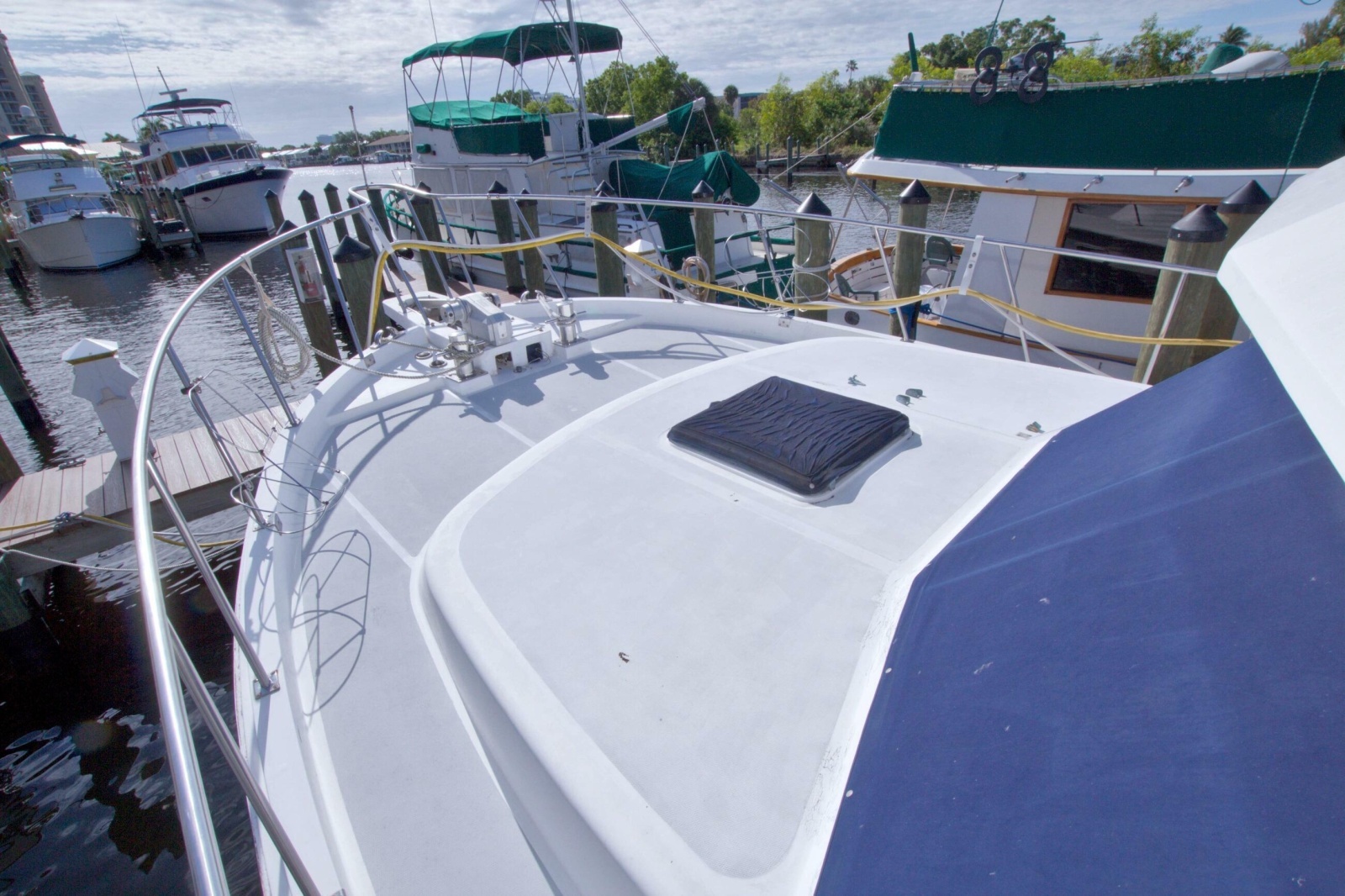 1984 Present Yachts 42 Sundeck