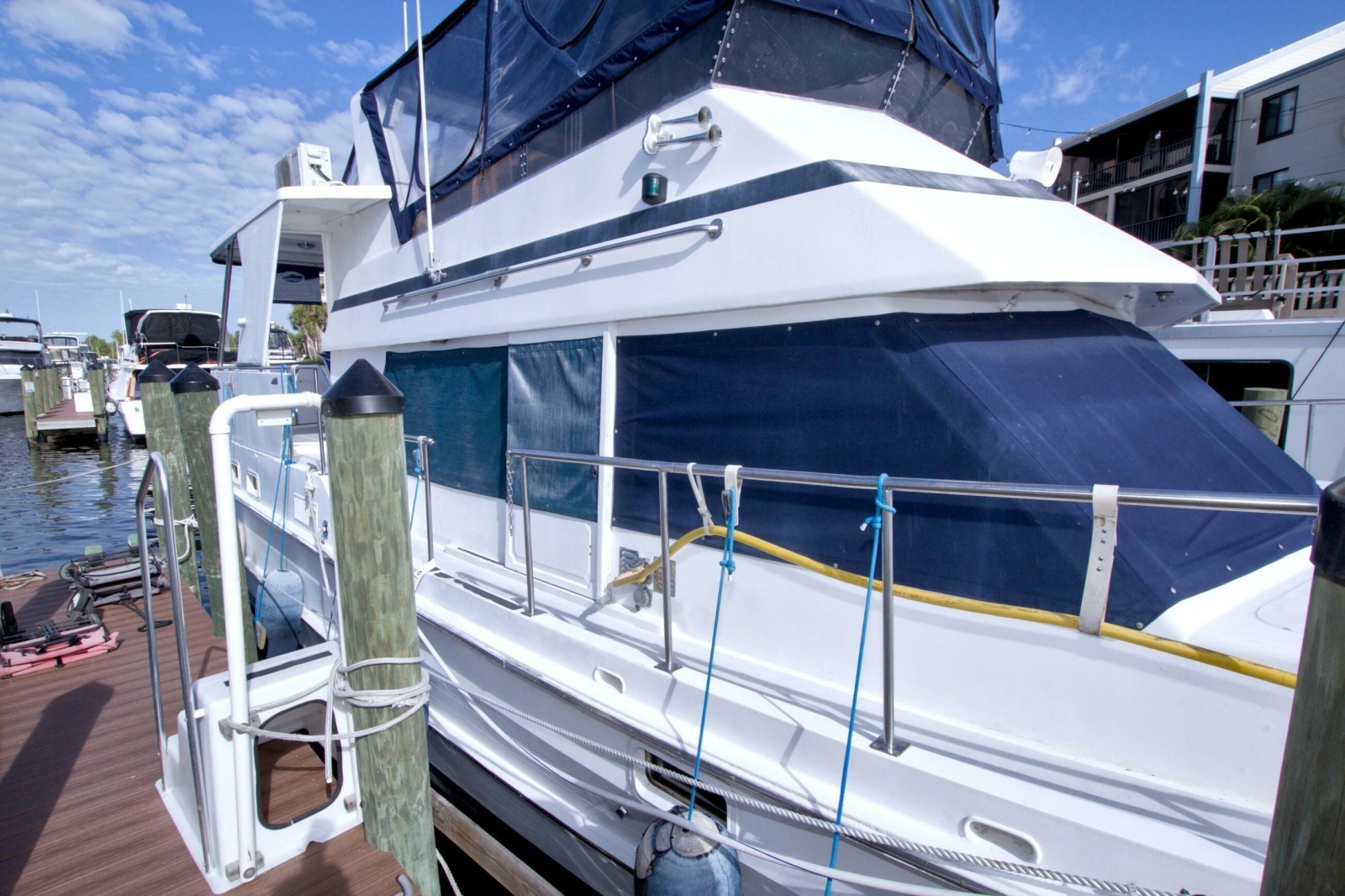 1984 Present Yachts 42 Sundeck