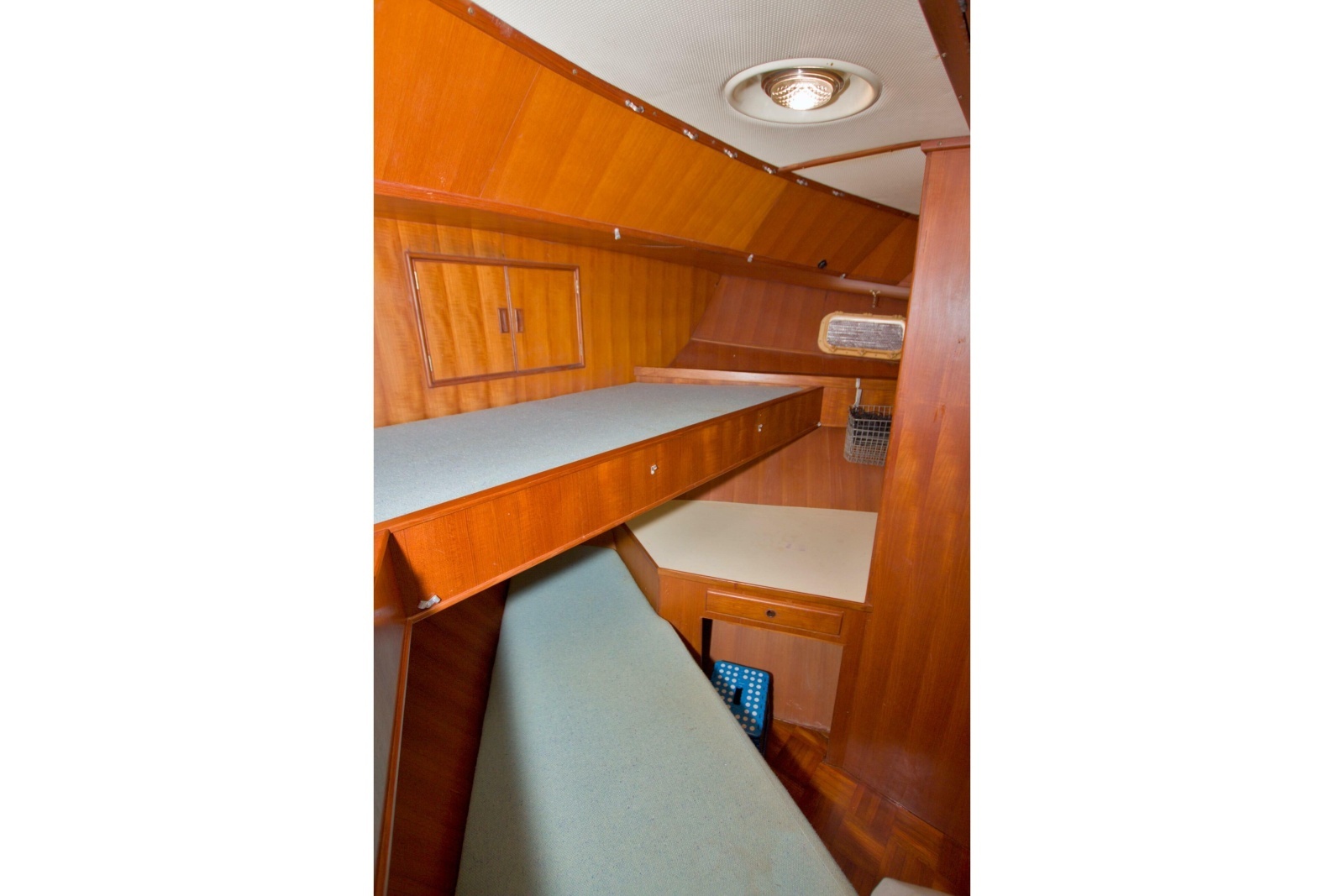 1984 Present Yachts 42 Sundeck