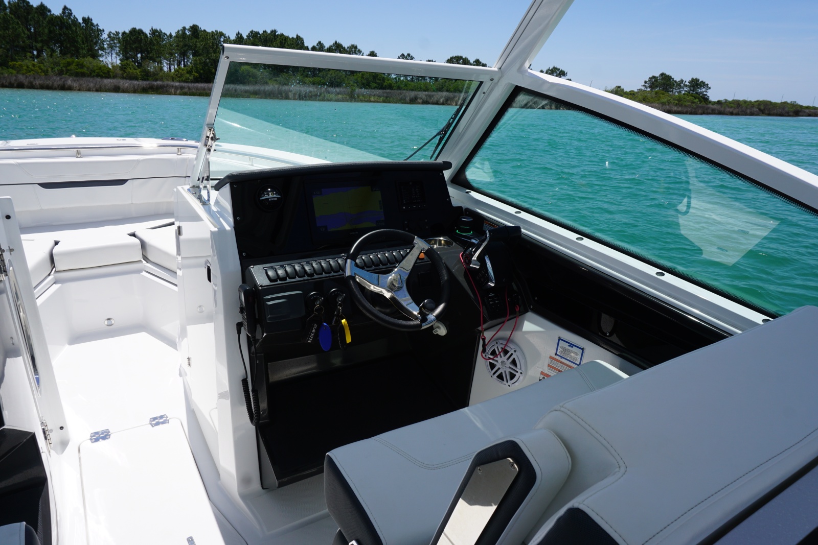 2023 27 Blackfin 272 DC Helm (5)
