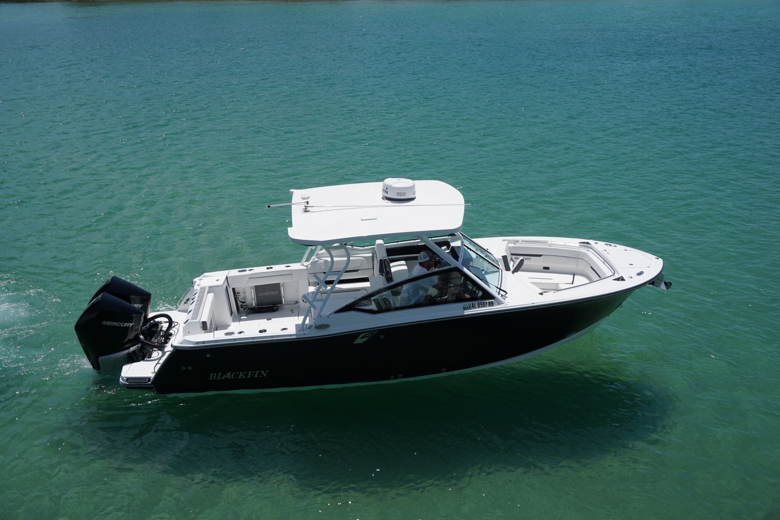 2023 27 Blackfin 272 DC Starboard Profile (14)