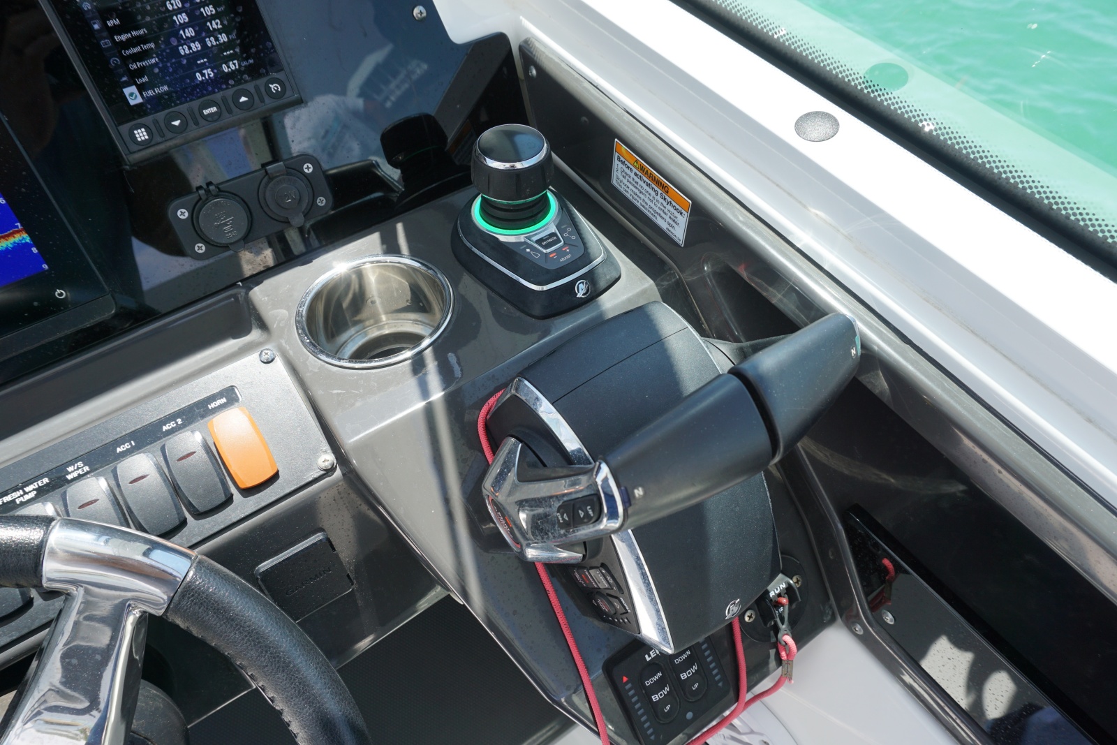 2023 27 Blackfin 272 DC Helm (10)