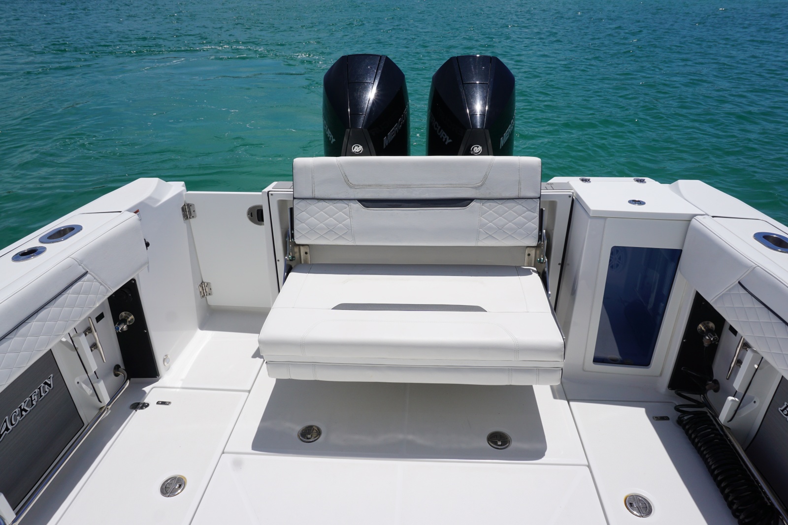 2023 27 Blackfin 272 DC Cockpit (2)