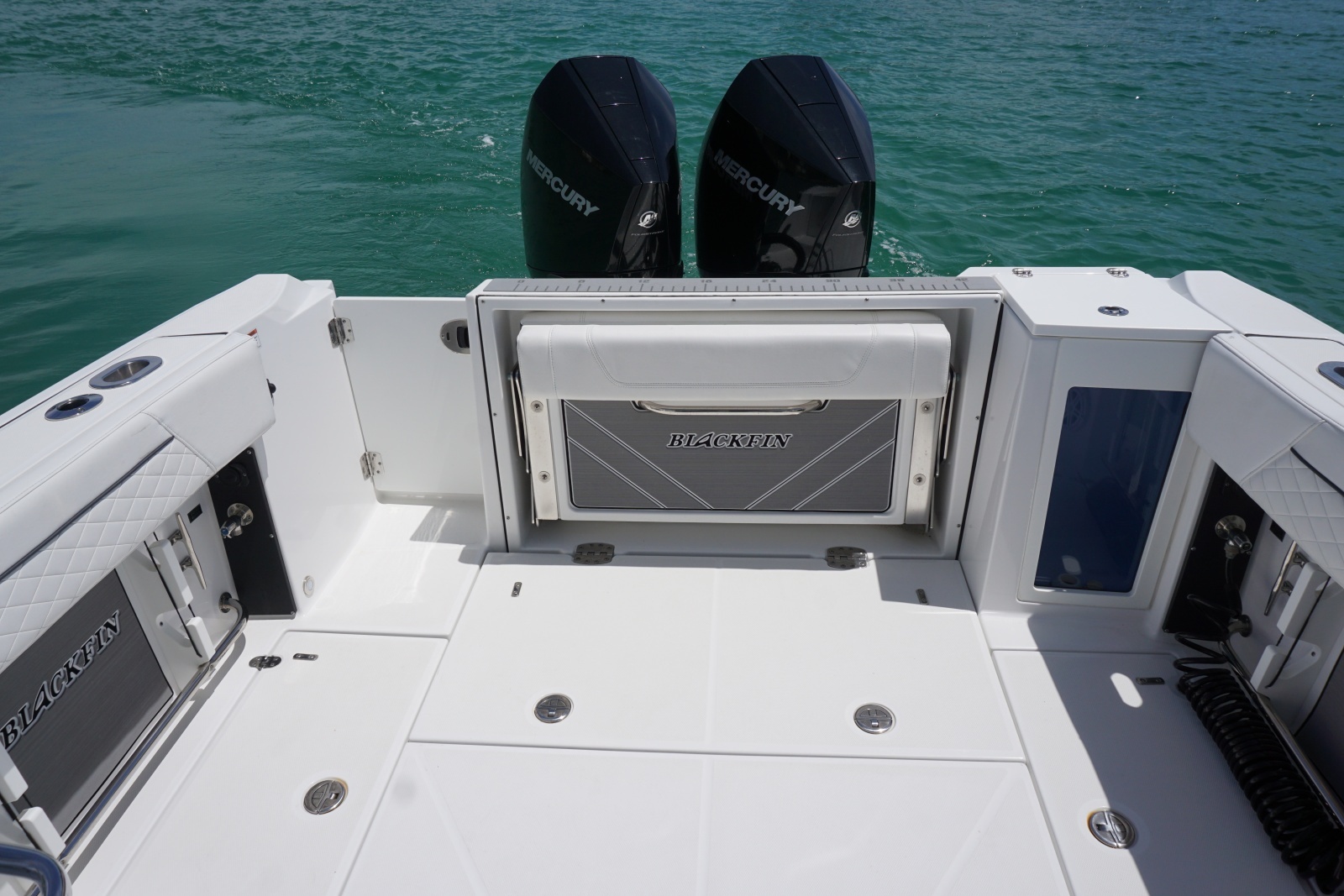 2023 27 Blackfin 272 DC Cockpit (1)