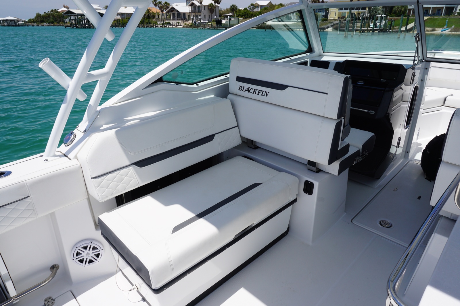 2023 27 Blackfin 272 DC Port Seating (2)