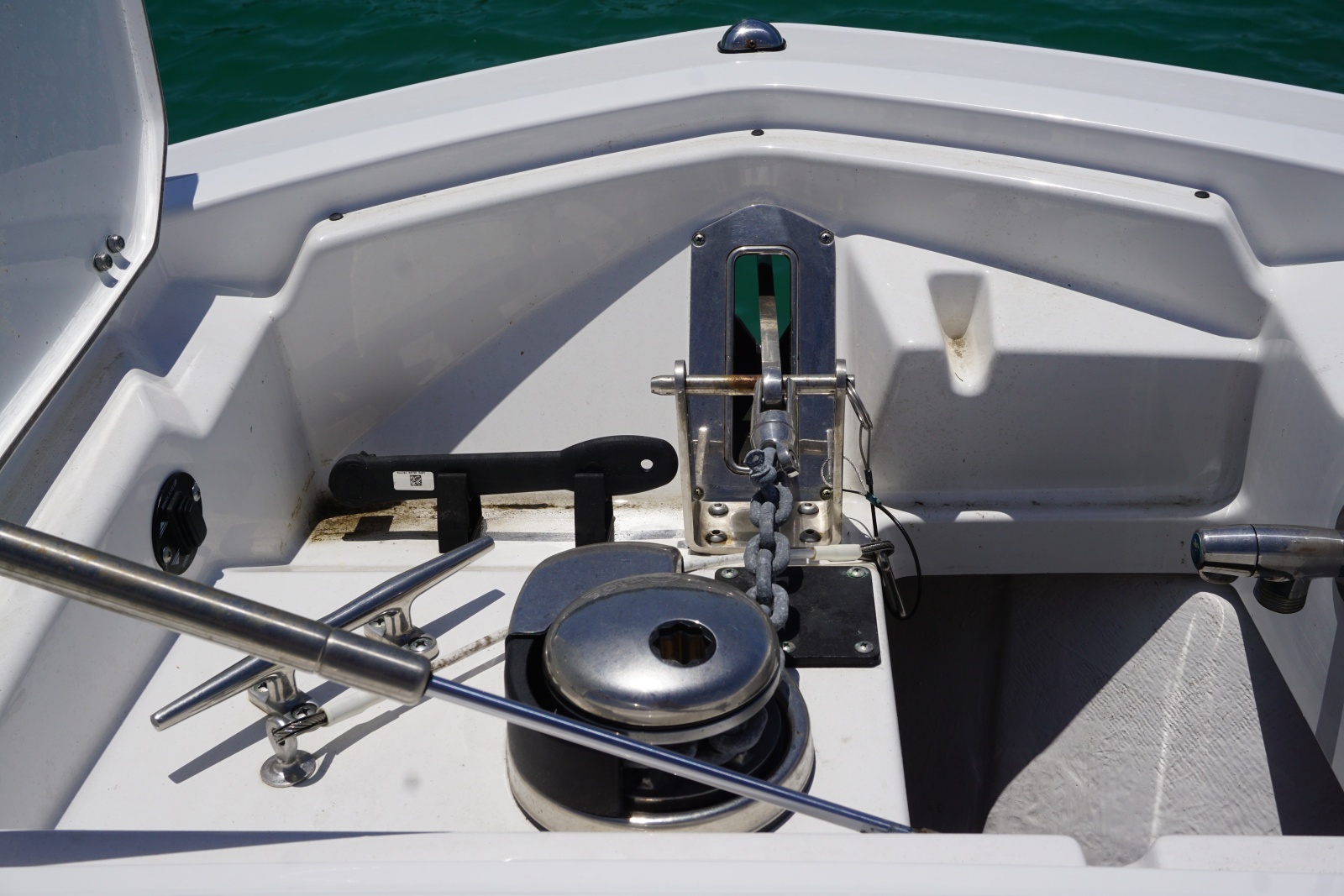 2023 27 Blackfin 272 DC Windlass