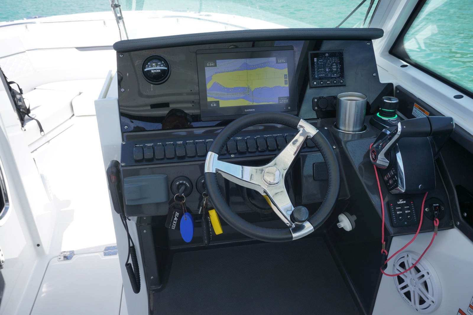 2023 27 Blackfin 272 DC Helm (4)