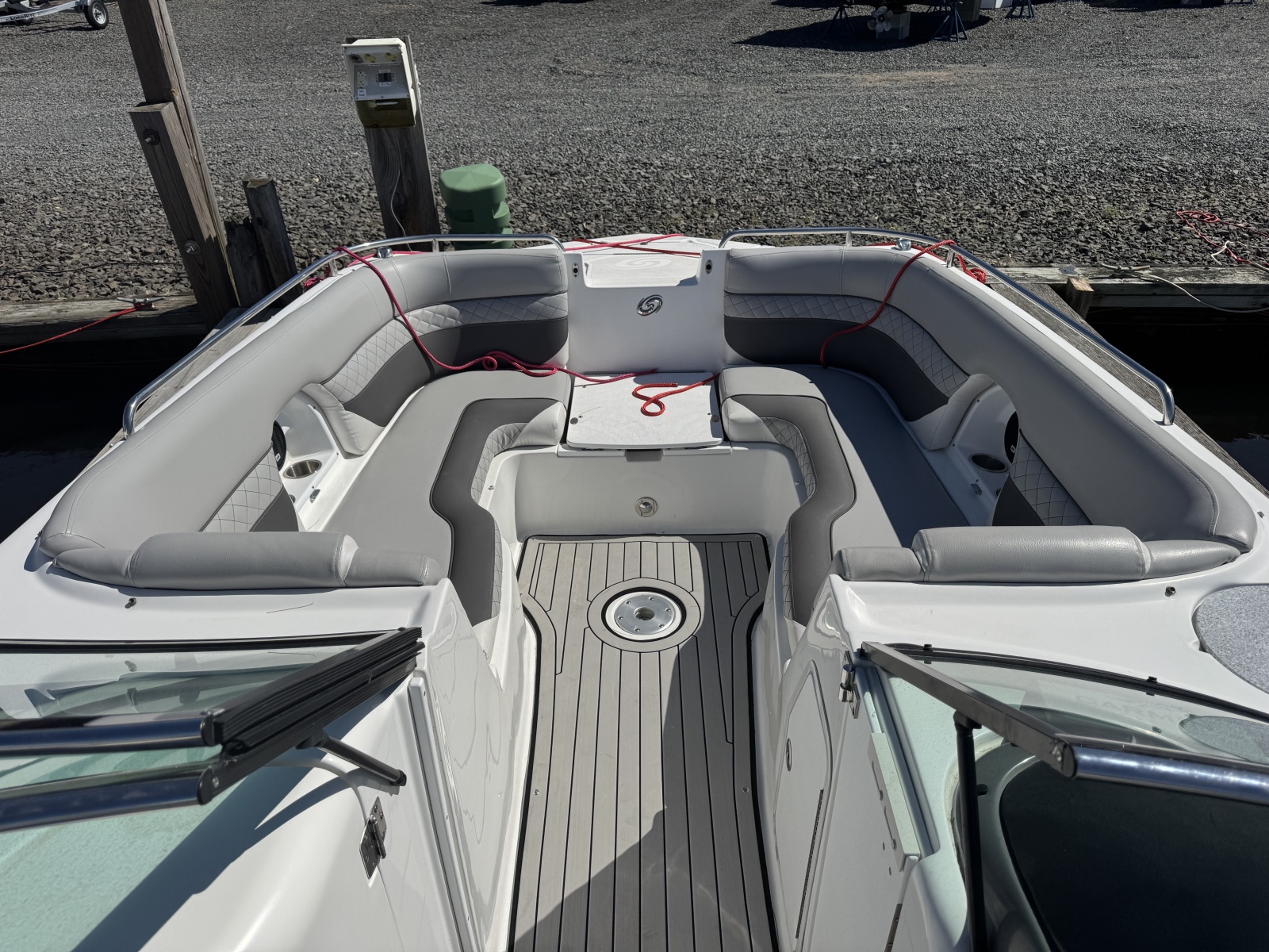 2019 Hurricane SunDeck 2486 OB