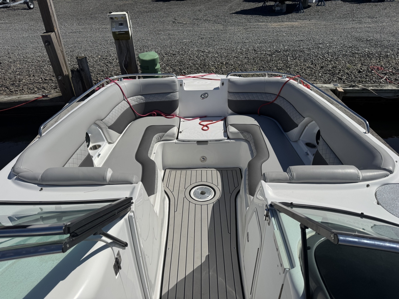 2019 Hurricane SunDeck 2486 OB