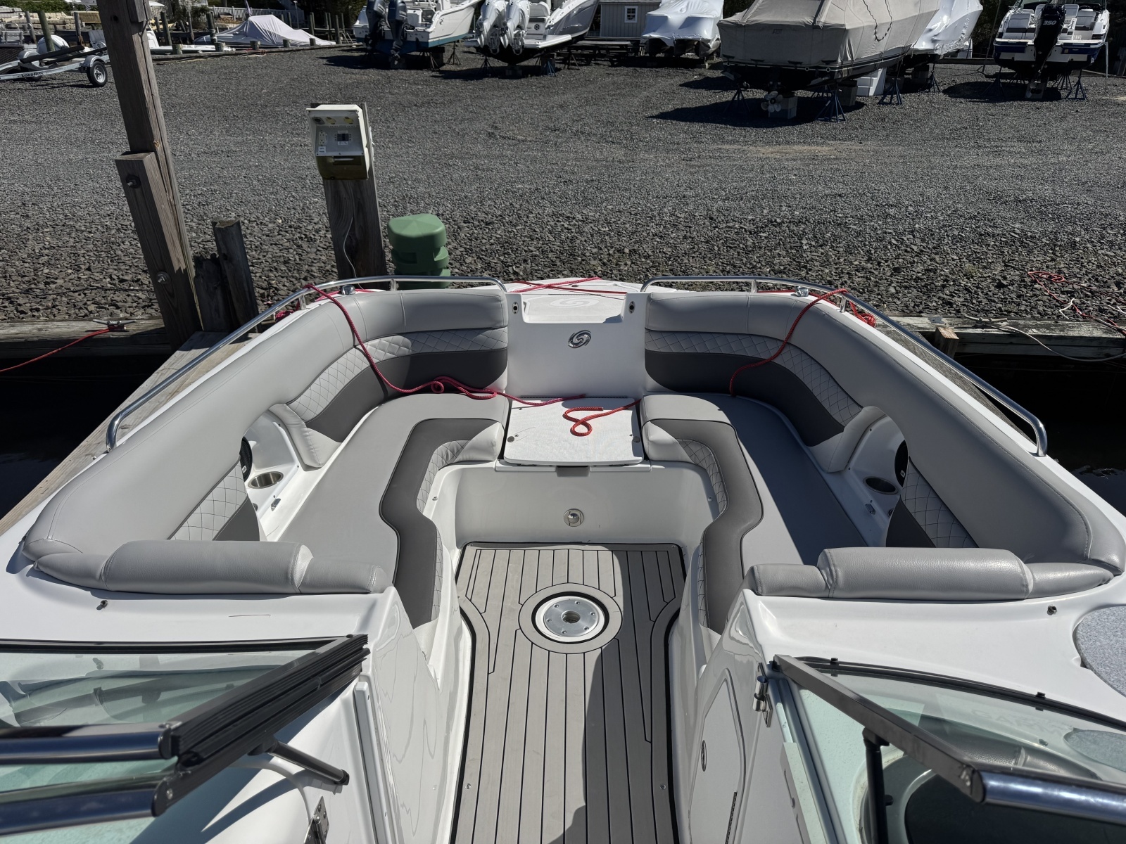 2019 Hurricane SunDeck 2486 OB
