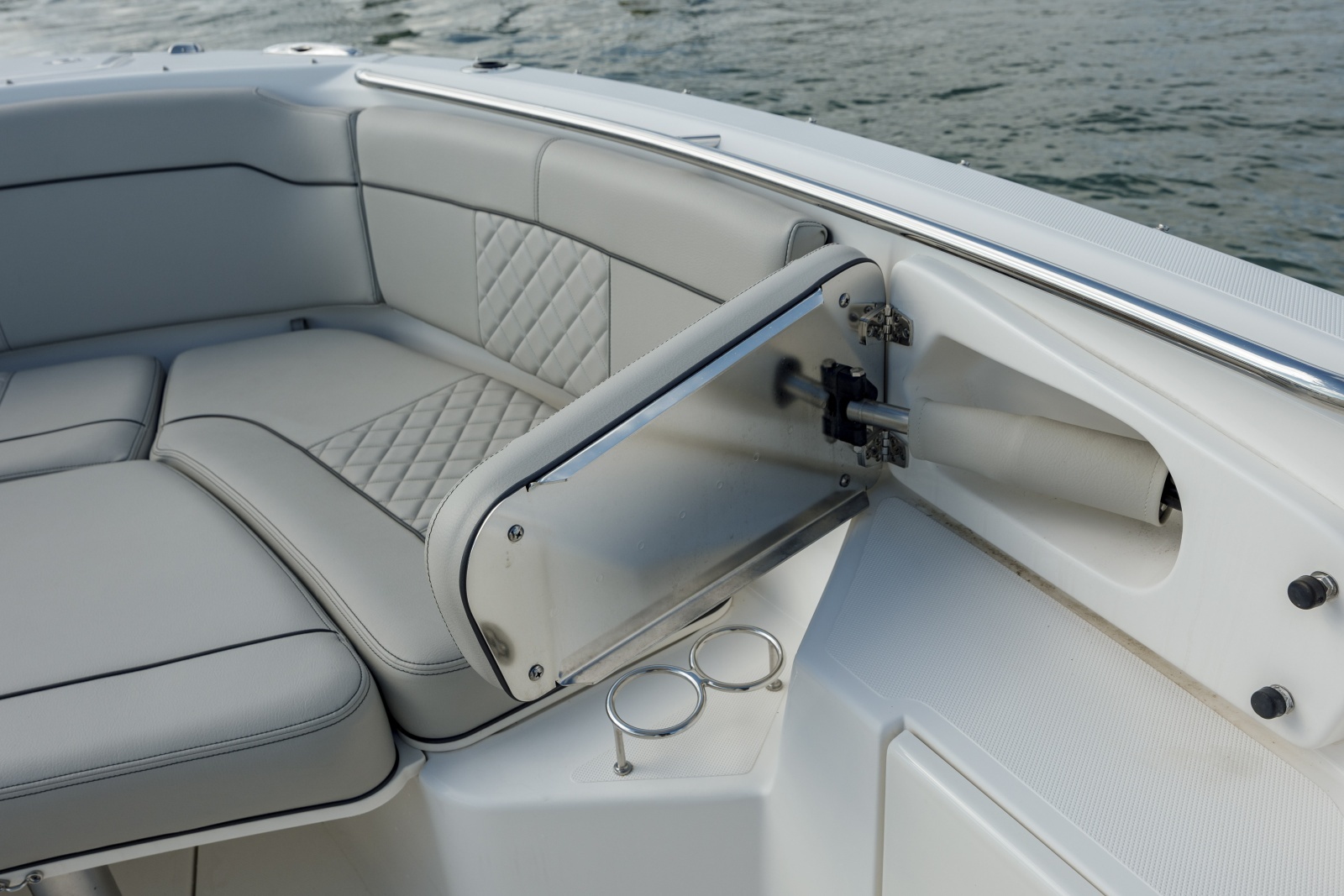 2022 Pursuit 328S Sport