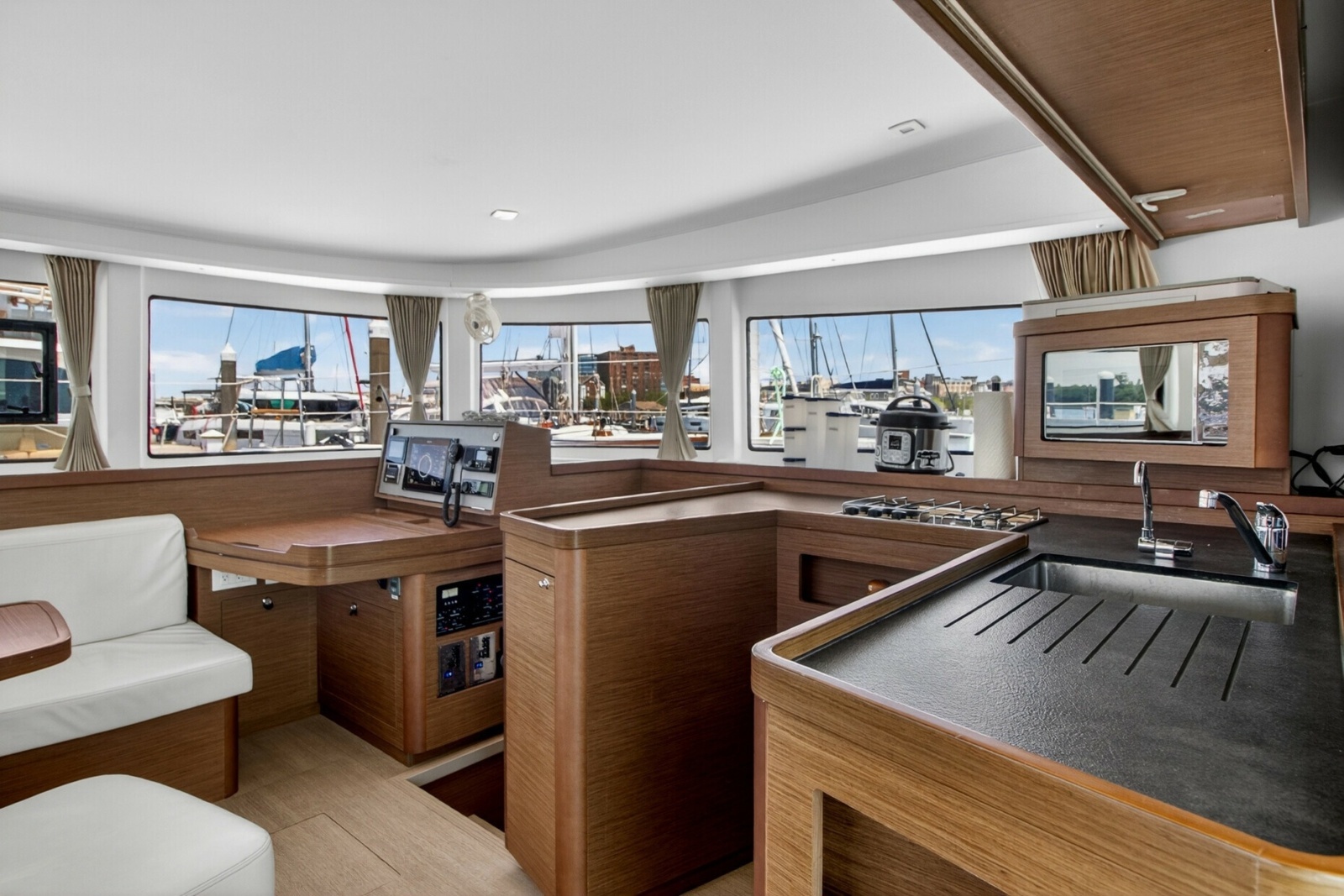 Paradise 42ft Lagoon Yacht For Sale