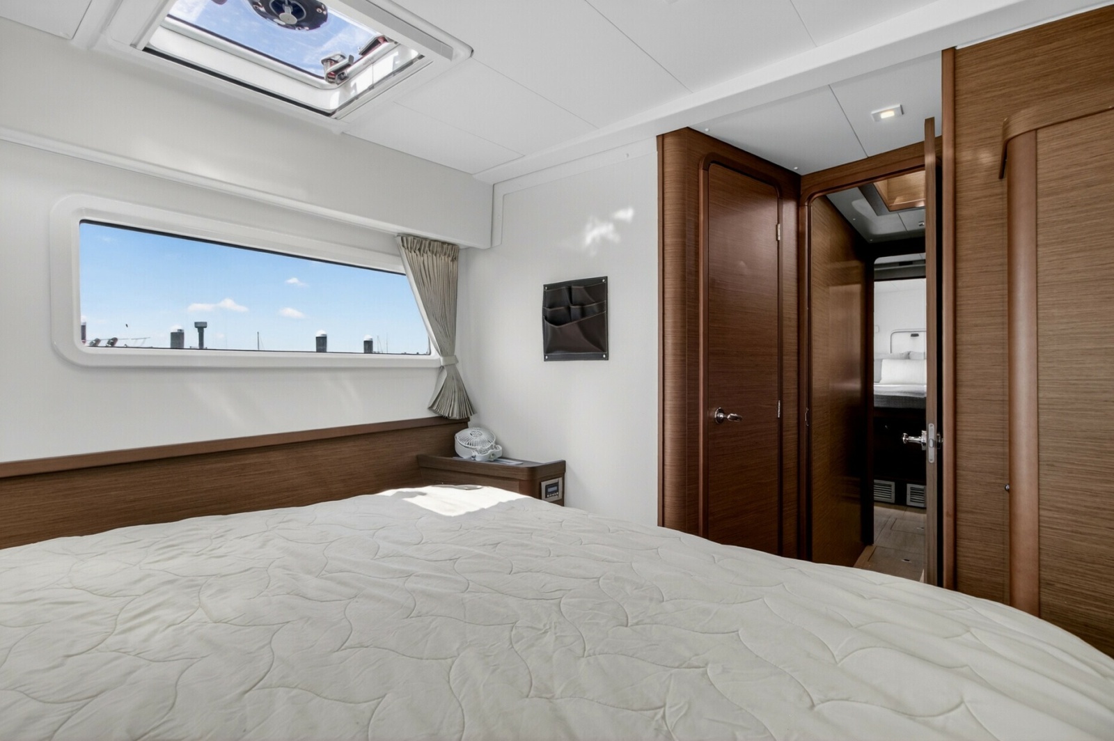 Paradise 42ft Lagoon Yacht For Sale