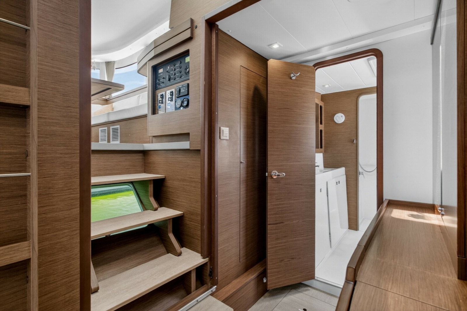 Paradise 42ft Lagoon Yacht For Sale