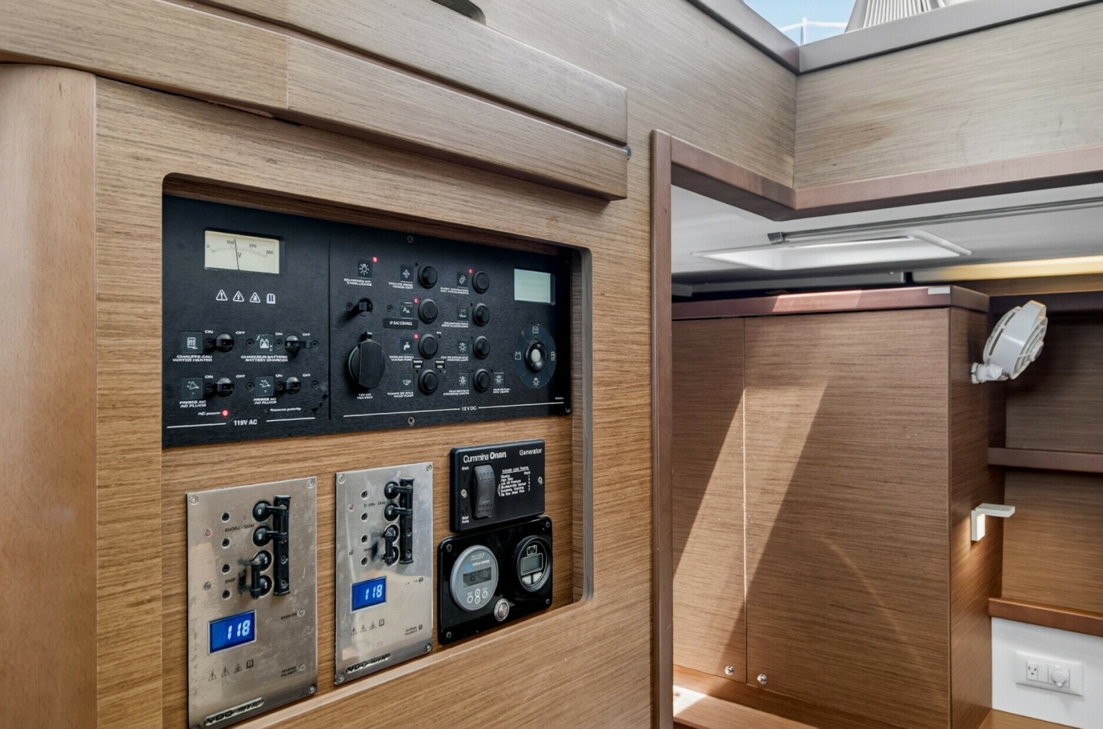 Paradise 42ft Lagoon Yacht For Sale
