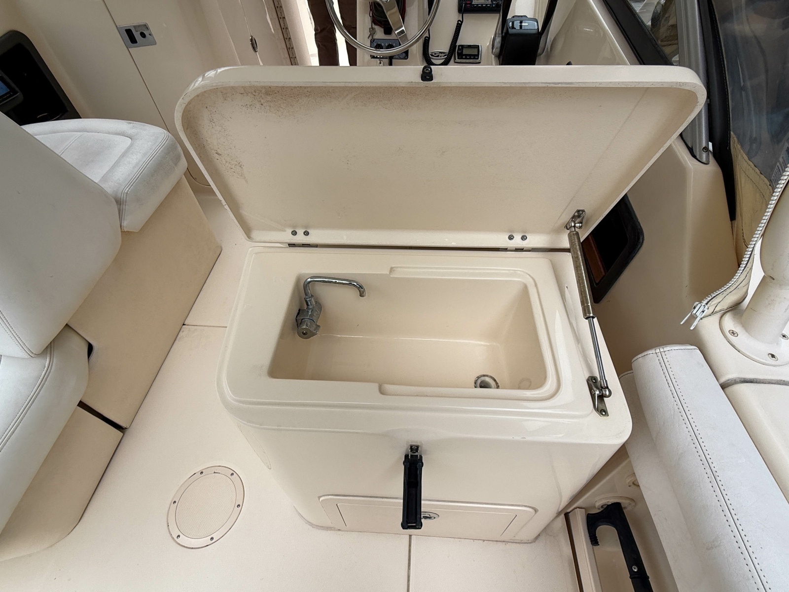 2015 Grady-White Freedom 275