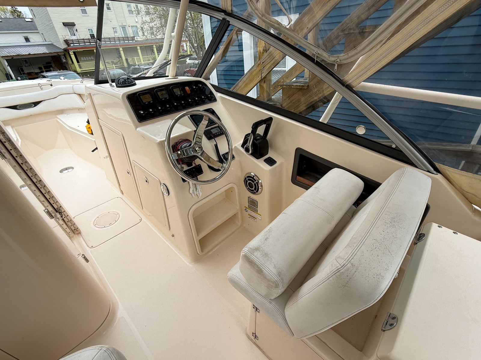 2015 Grady-White Freedom 275