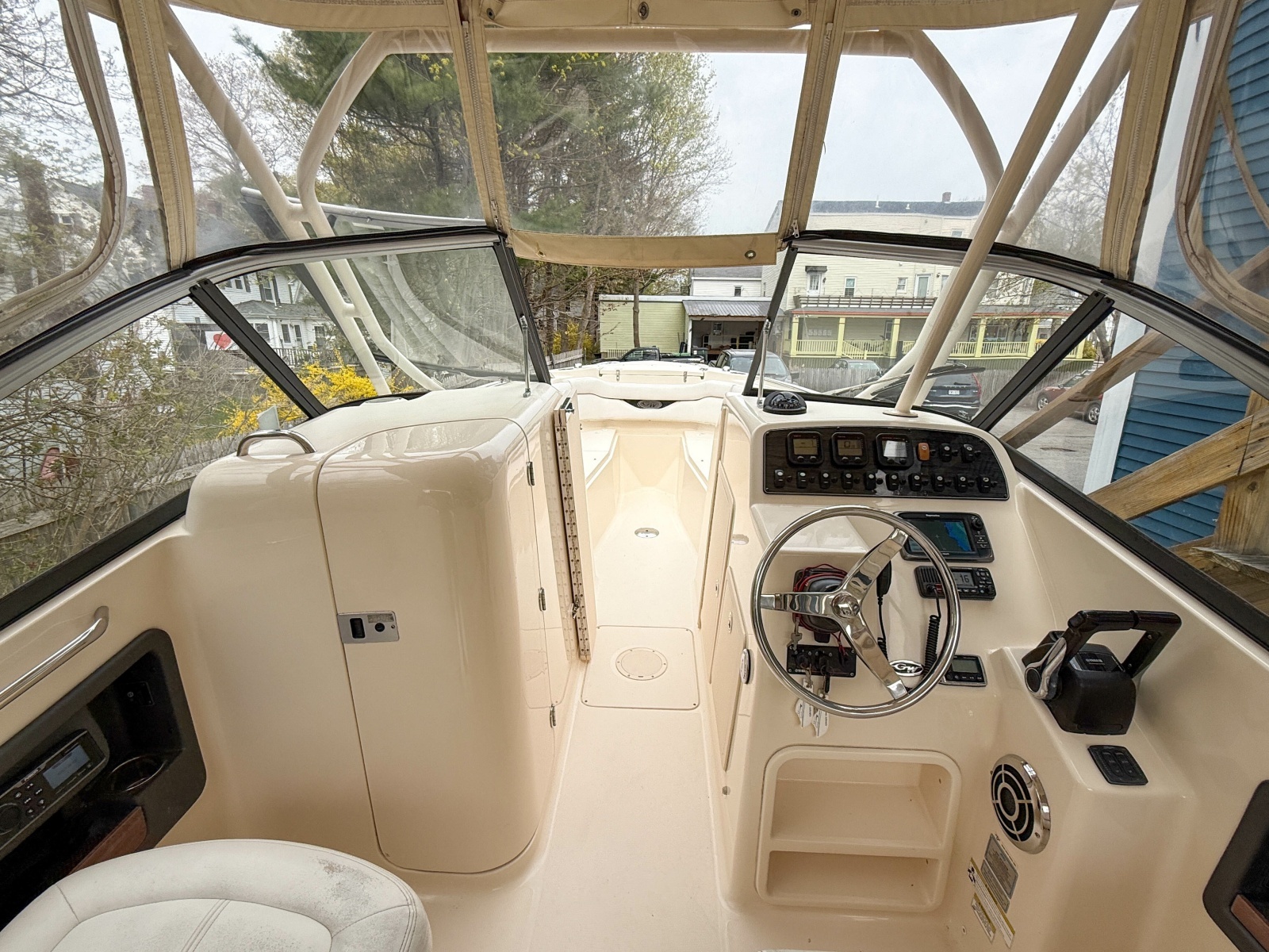2015 Grady-White Freedom 275