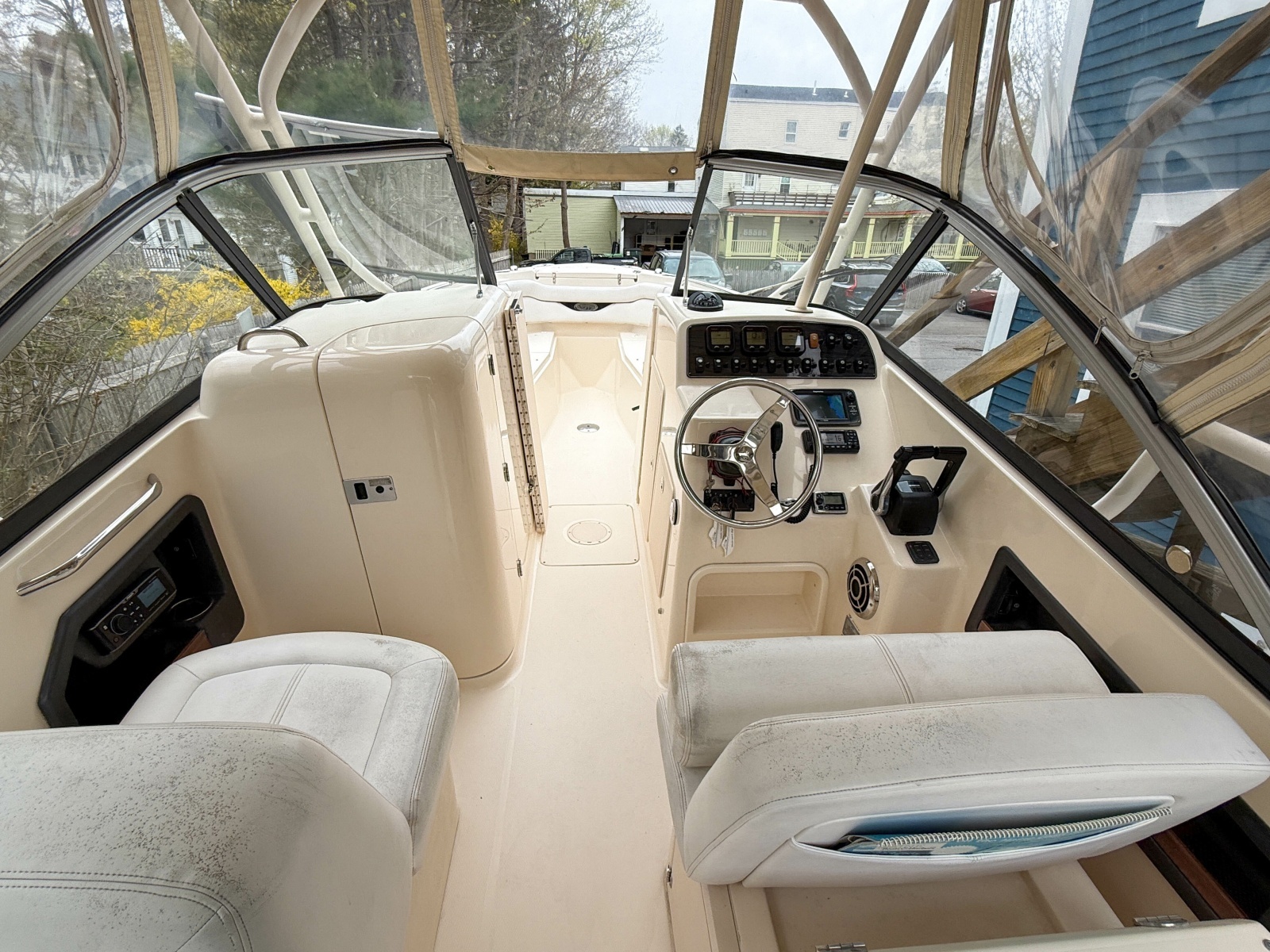 2015 Grady-White Freedom 275