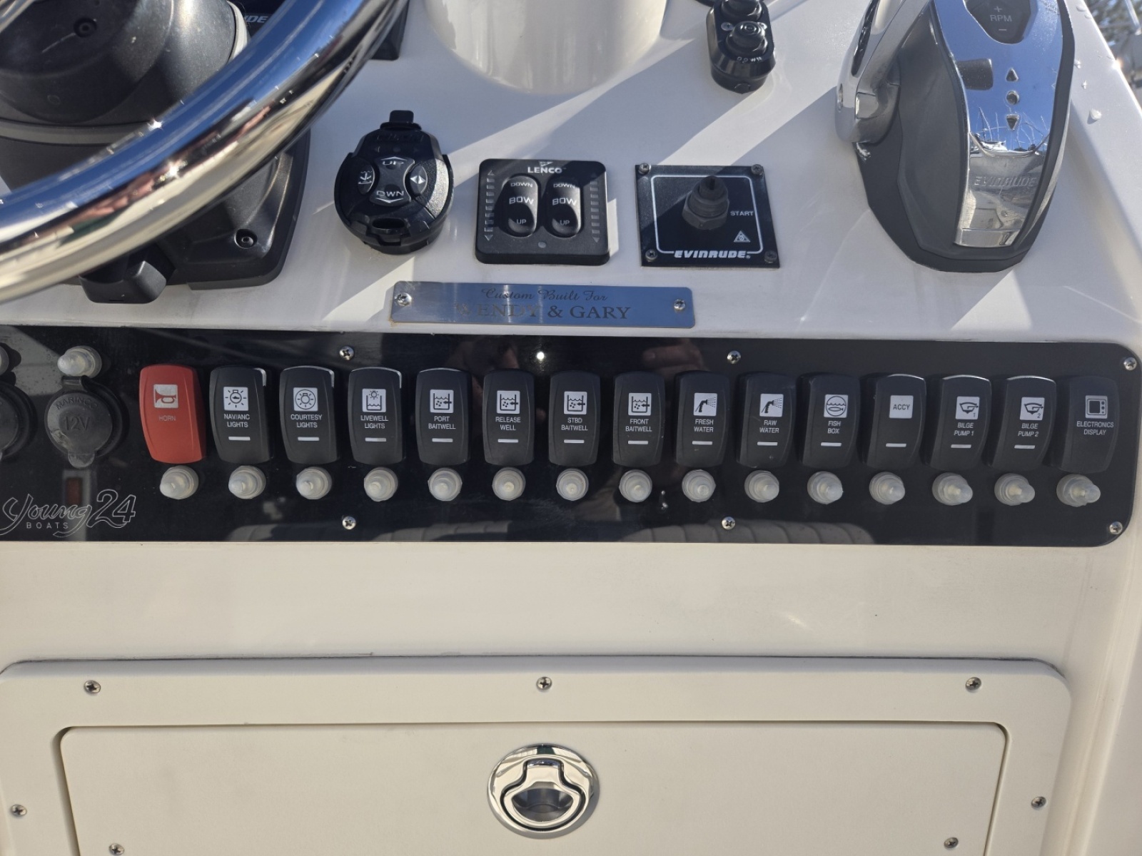 24ft Young Boats Yacht For Sale