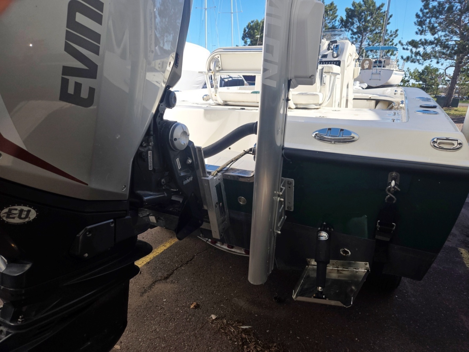 24ft Young Boats Yacht For Sale