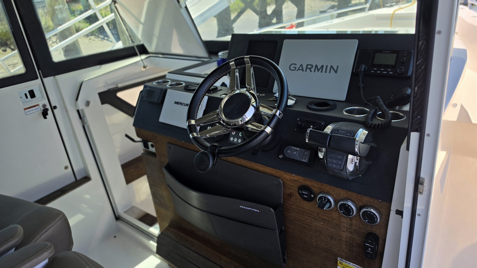 2019 Axopar 37 XC Cross Cabin