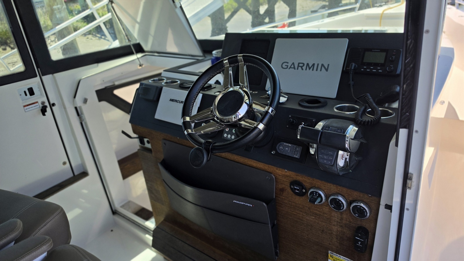 2019 Axopar 37 XC Cross Cabin