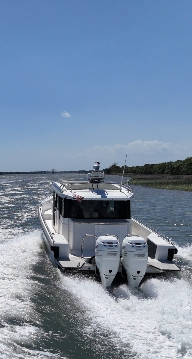 2019 Axopar 37 XC Cross Cabin