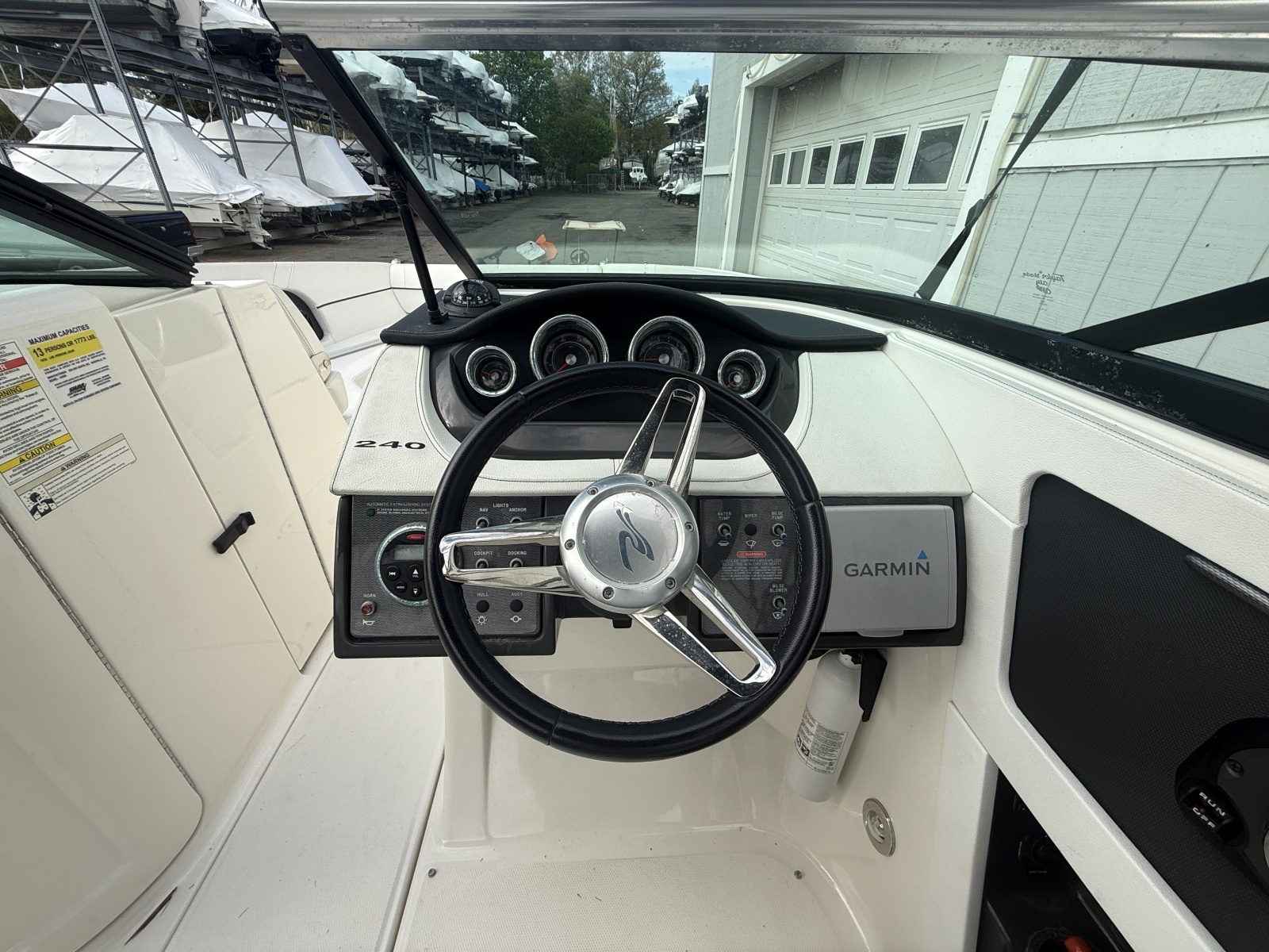 2015 Sea Ray 240 Sundeck