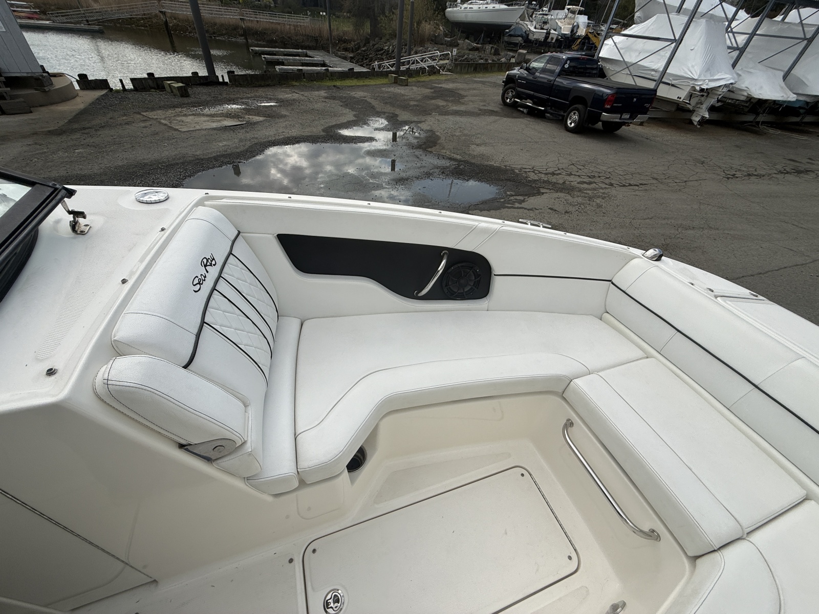 2015 Sea Ray 240 Sundeck
