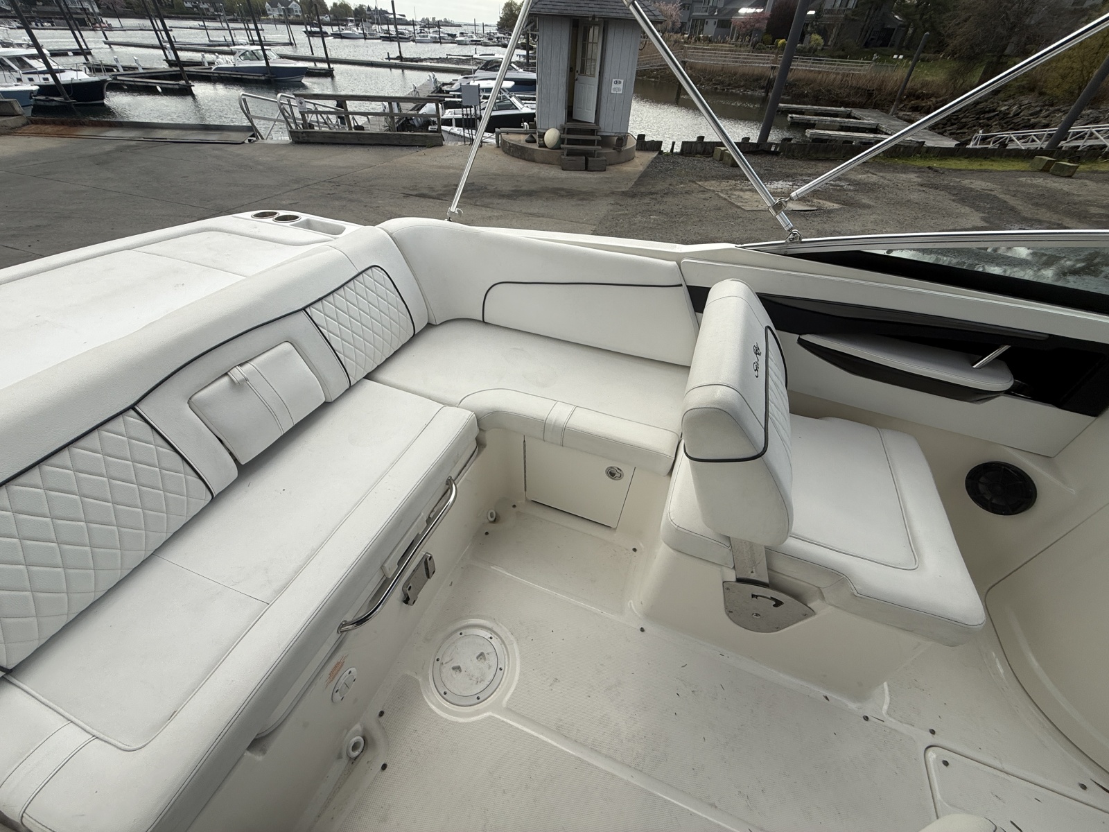 2015 Sea Ray 240 Sundeck